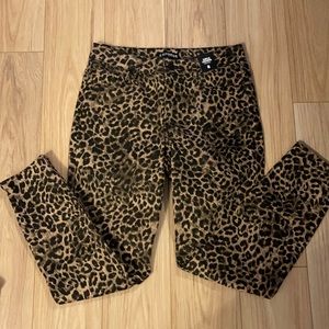 NWT express cheetah ankle leggings, high rise